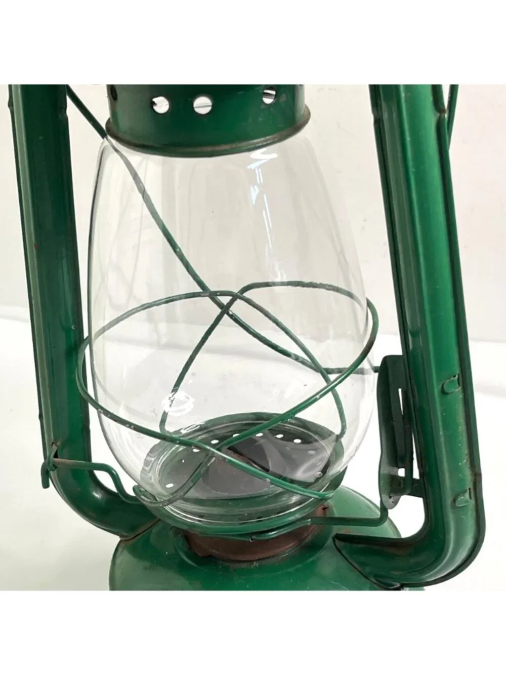 Vintage Green Hurricane Kerosene Lantern Great Condition Clear Globe 12